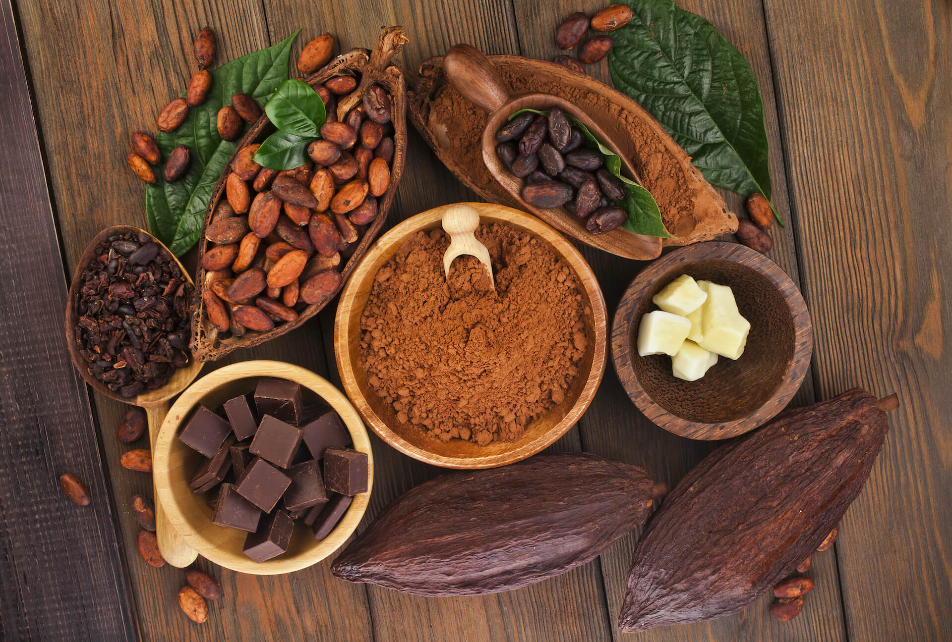 Шоколад продукт. Какао Бобы. Какао продукты. Какао шоколадные Бобы. Зерна шоколадного дерева.