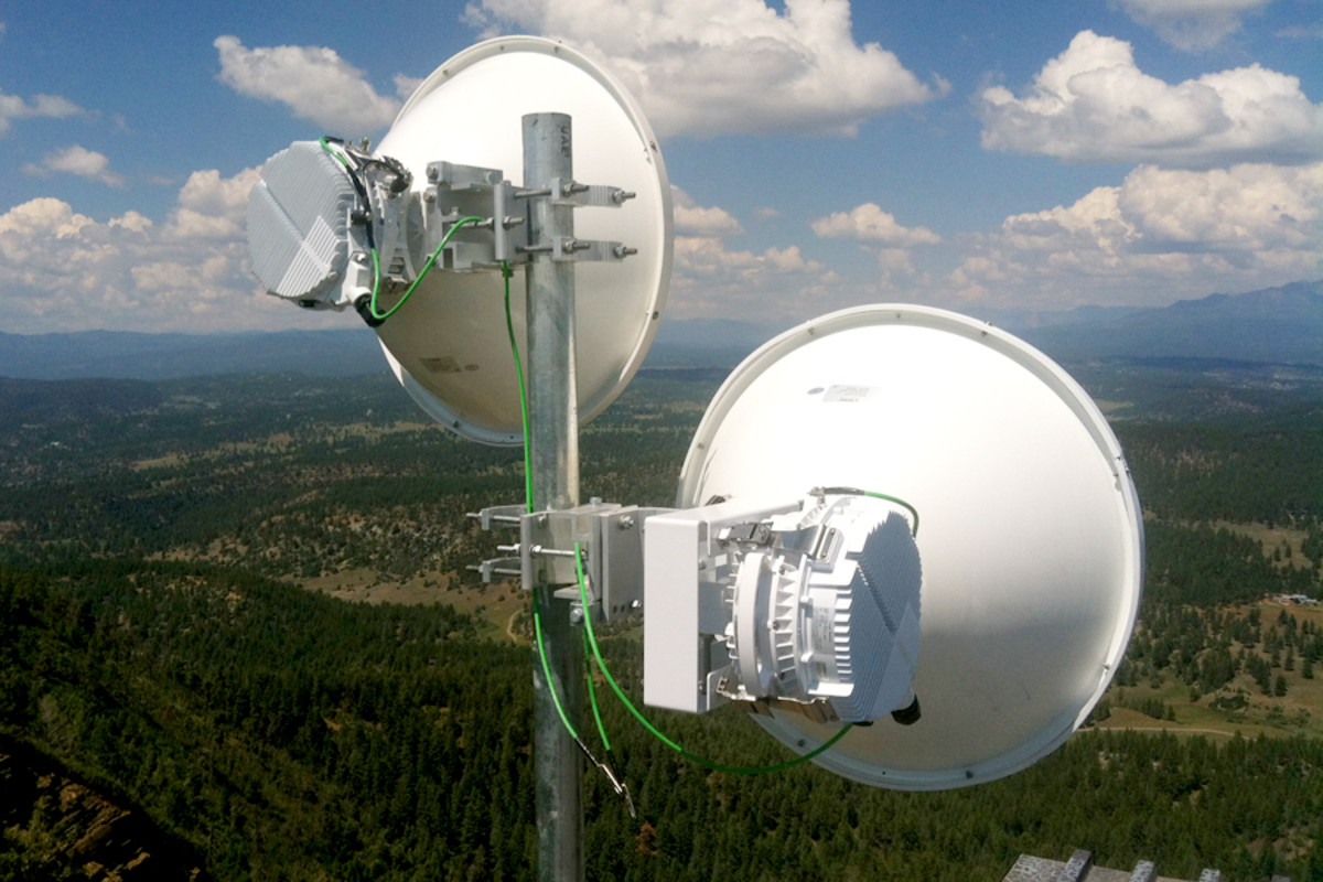 Point-to-point_Microwave_Antenna